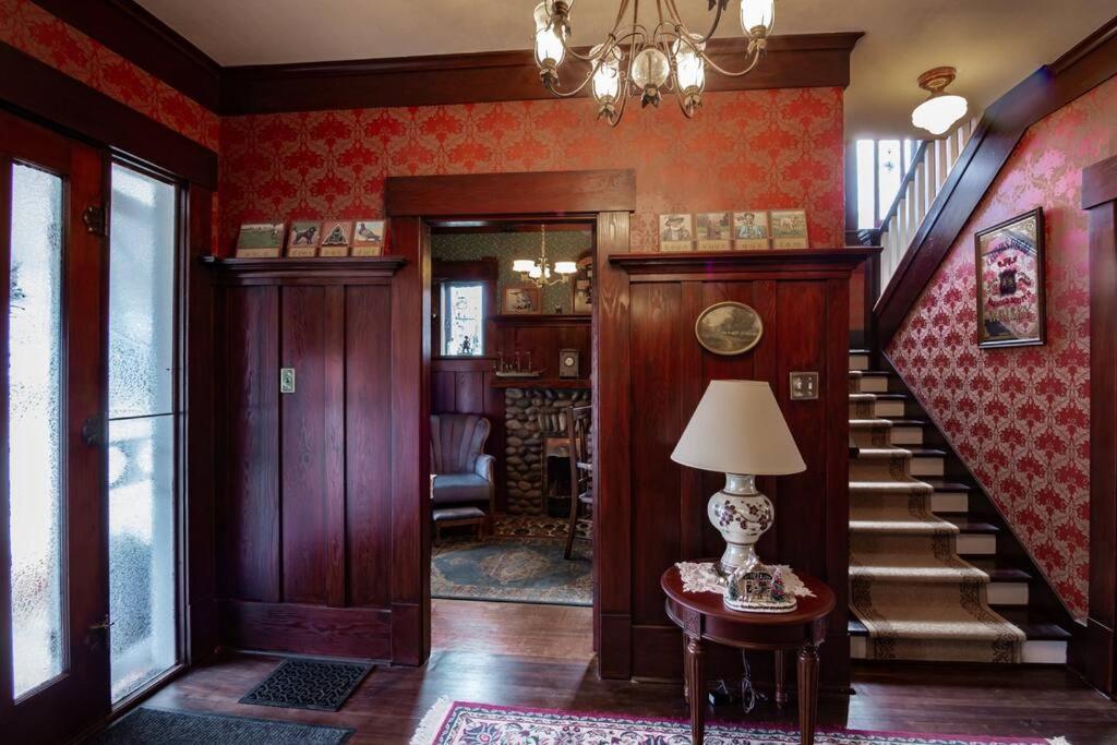 The Hazelhouse Bed and Breakfast Chilliwack Buitenkant foto
