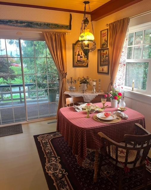 The Hazelhouse Bed and Breakfast Chilliwack Buitenkant foto