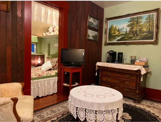 The Hazelhouse Bed and Breakfast Chilliwack Buitenkant foto